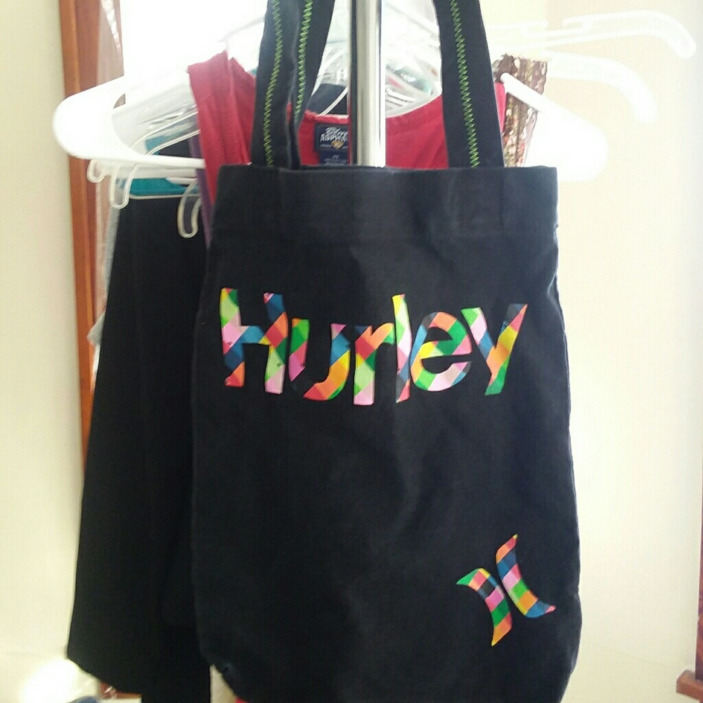 Cute Hurley tote EUC black and multicolored